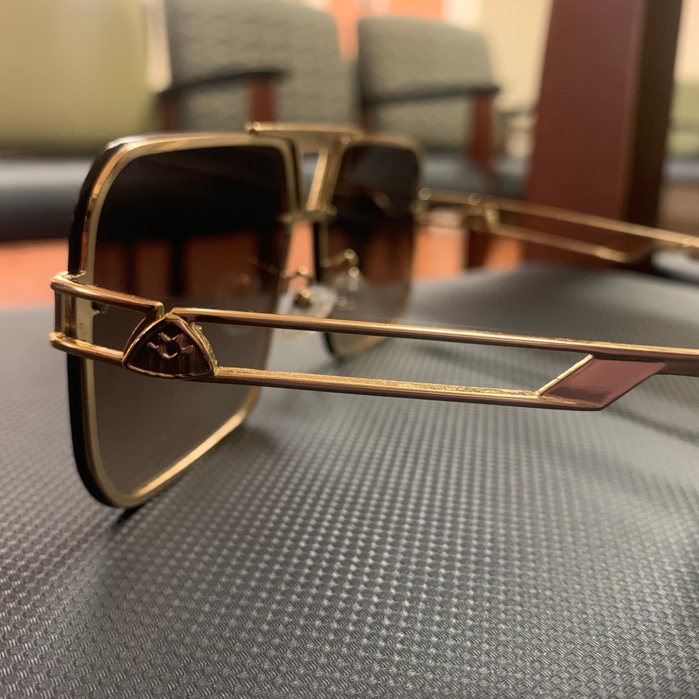 Maybach - Picture 7 of 7